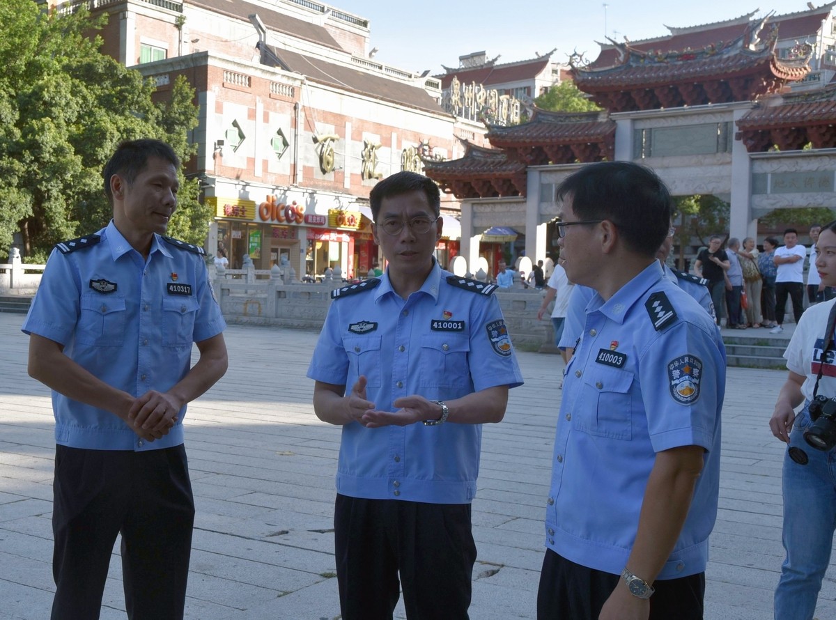 泉州||鯉城巡特警反恐大隊加強國慶70周年安保期間社會治安巡邏防控工作(圖1)