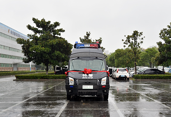 吉林鎮(zhèn)賚縣通過公安部警采中心采購運兵車(圖1)