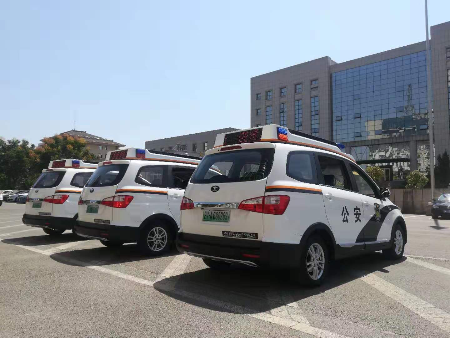 江西進(jìn)賢縣電動警用多功能巡邏車上崗執(zhí)勤(圖4)