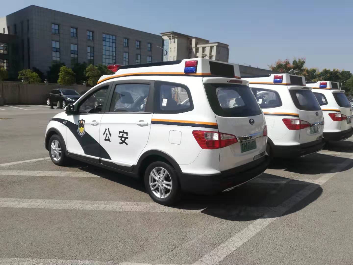 江西進(jìn)賢縣電動警用多功能巡邏車上崗執(zhí)勤(圖3)