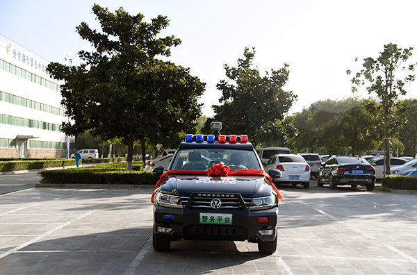 福建龍巖市通過(guò)公安部警采中心采購(gòu)多功能移動(dòng)警務(wù)平臺(tái)(圖1)