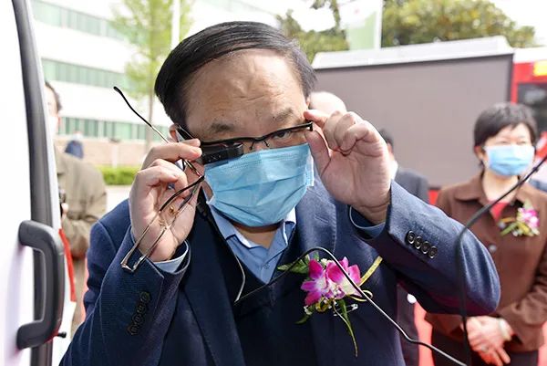 水木大講堂開講暨森源鴻馬5G負壓救護車下線揭幕儀式隆重舉行(圖19)