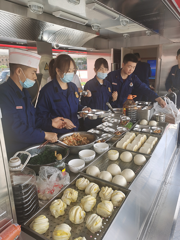 甘肅張掖：飲食保障車正式“入伍” 戰(zhàn)勤保障新裝備催生戰(zhàn)斗力(圖5)