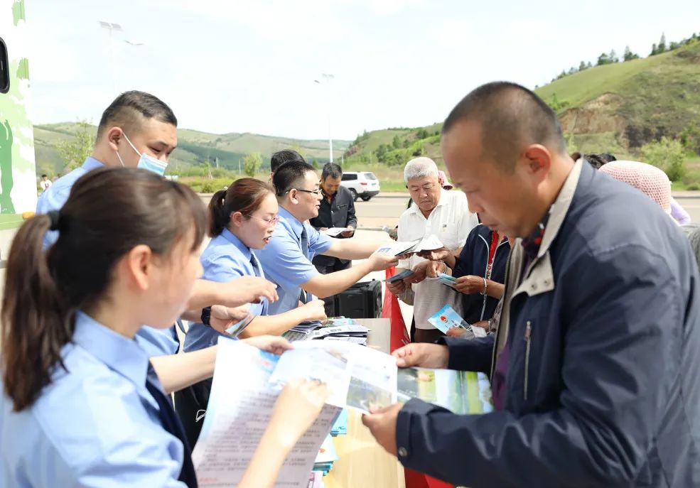 阿爾山市檢察院啟動“民有所呼、我有所應(yīng)——群眾信訪件件有回復(fù)”檢察宣傳(圖3)