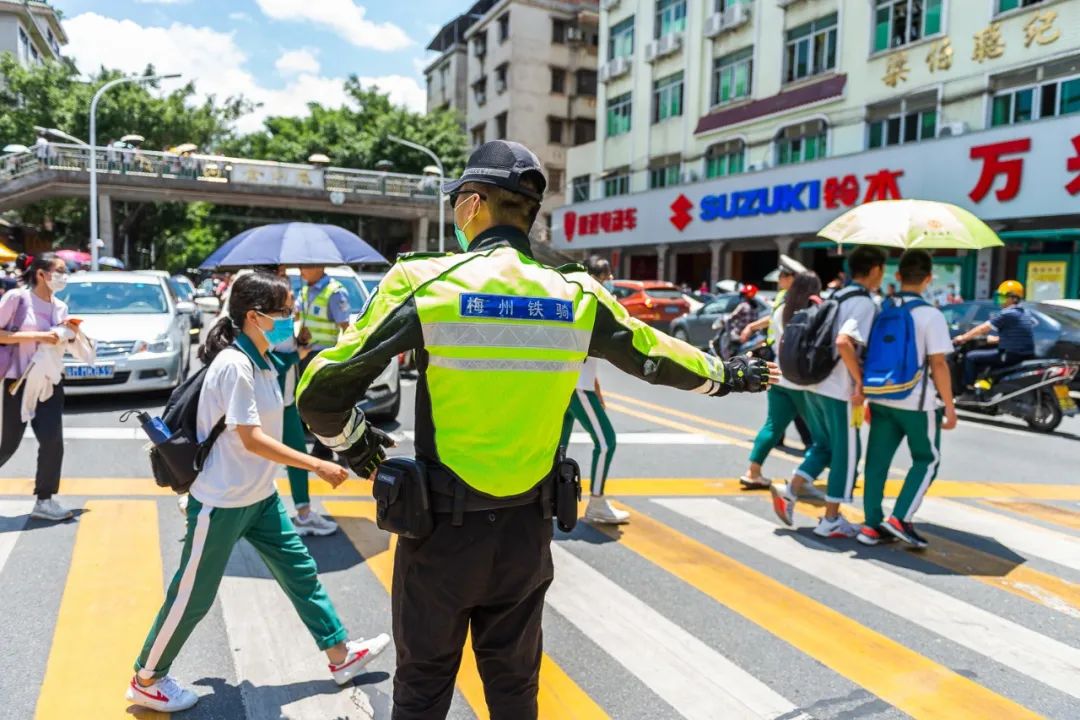 高考首日，梅州公安出動警力2593人次為考生保駕護航(圖7)