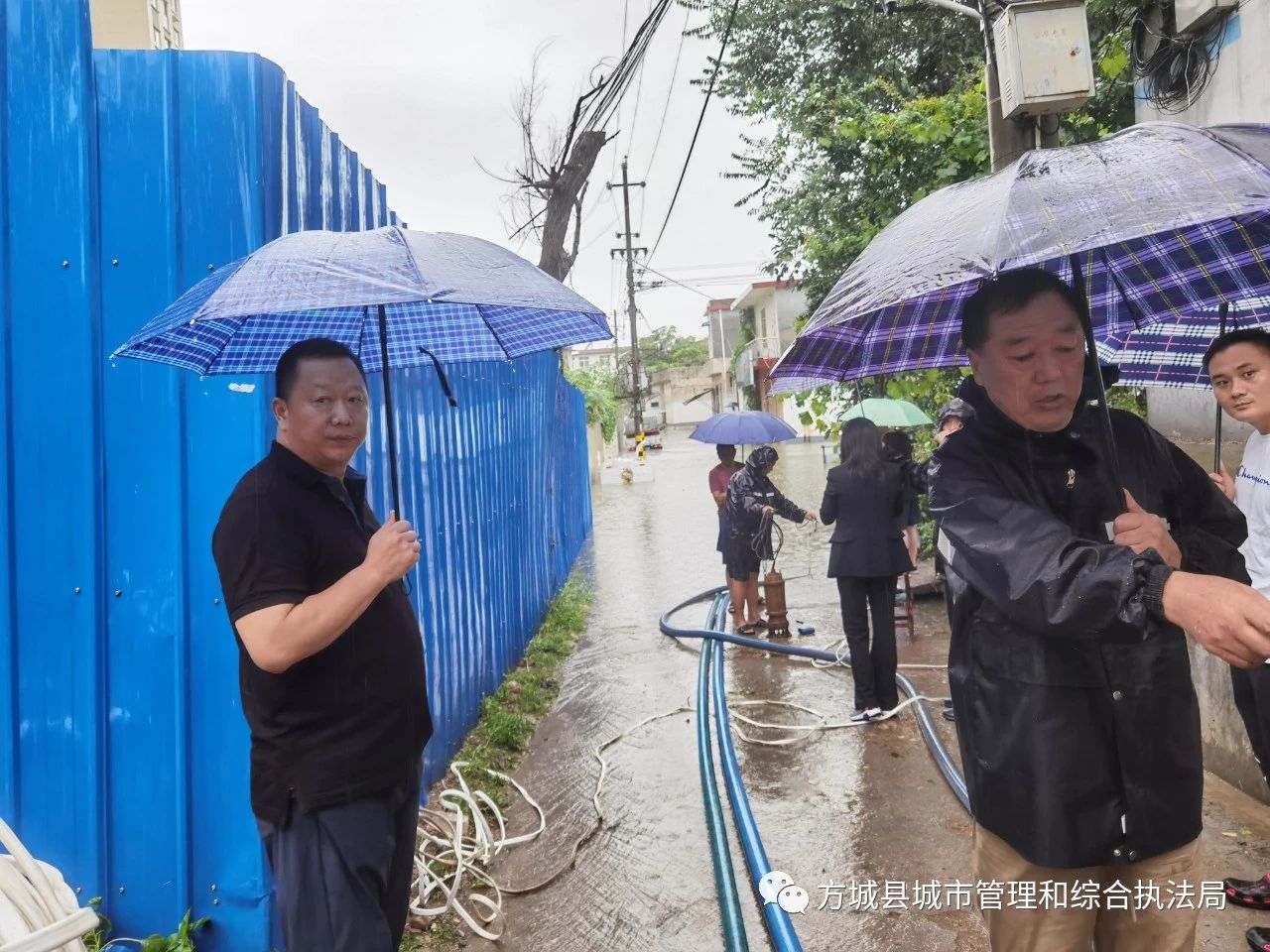 方城縣城市管理局 切實做好城區(qū)防汛工作 保障市民財產(chǎn)安全(圖2)