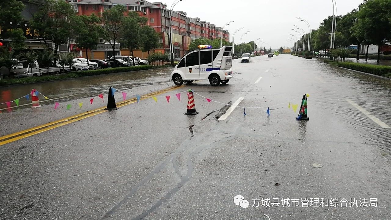 方城縣城市管理局 切實做好城區(qū)防汛工作 保障市民財產(chǎn)安全(圖4)