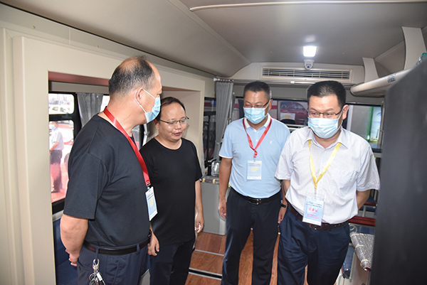 “經(jīng)開造”驚艷鄭州新能源汽車展   森源鴻馬專用車成展會最大亮點(圖4)