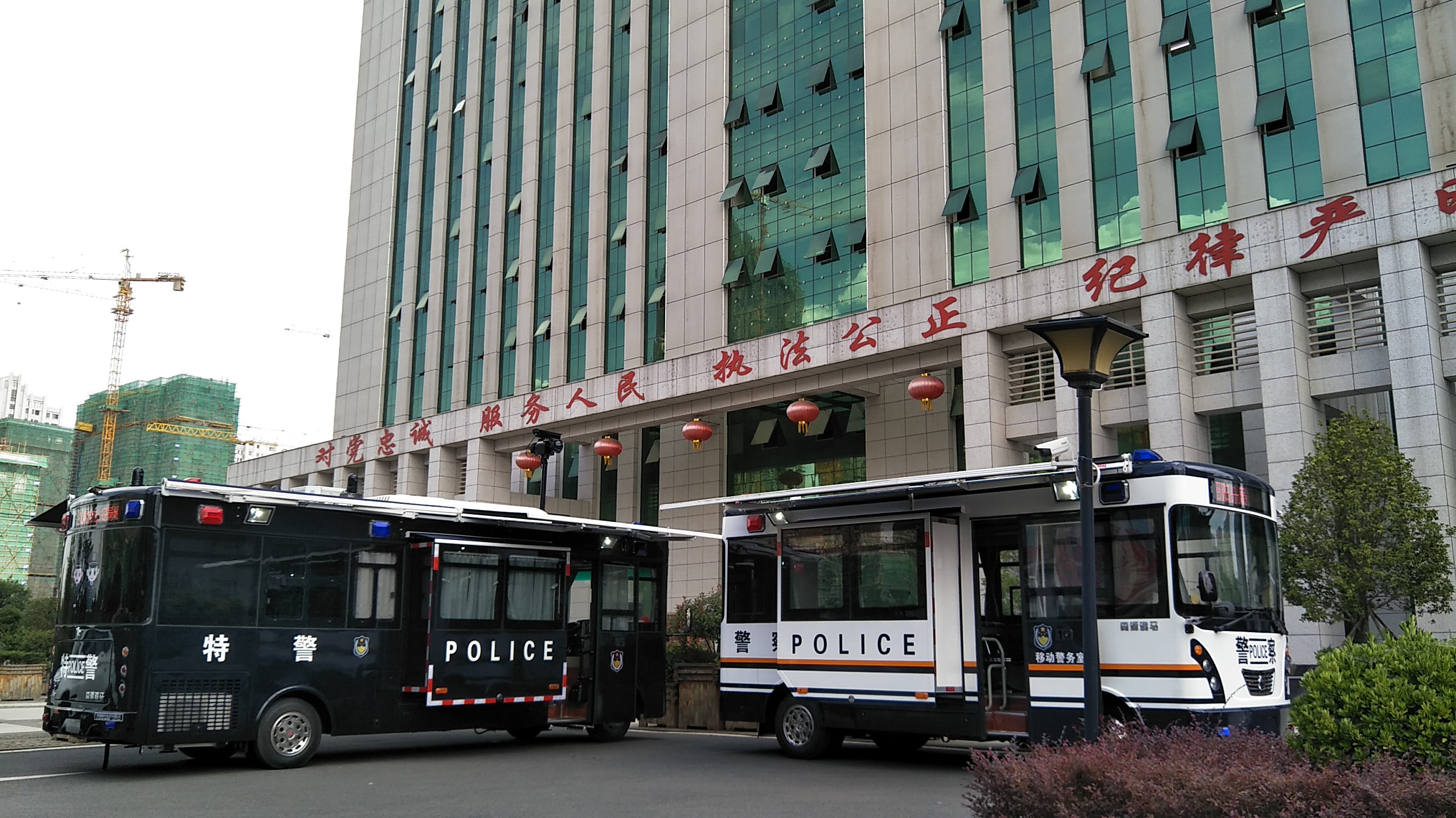 云南昭通市移動警務(wù)室亮相街頭！便民保安“新利器”來啦！(圖1)