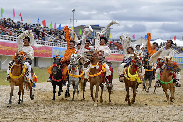 西藏那曲羌塘賽馬藝術(shù)節(jié)開幕    “公安鐵軍+移動(dòng)警務(wù)室”筑牢安全屏障(圖5)