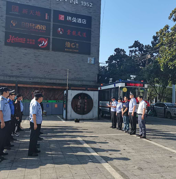 便民保安“利器”！合肥老報(bào)館特色酒吧一條街移動(dòng)警務(wù)室正式啟用(圖1)