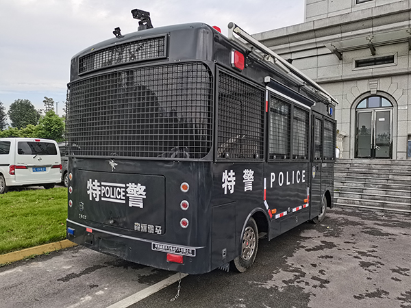 四川采購的移動警務(wù)室列裝上崗(圖3)