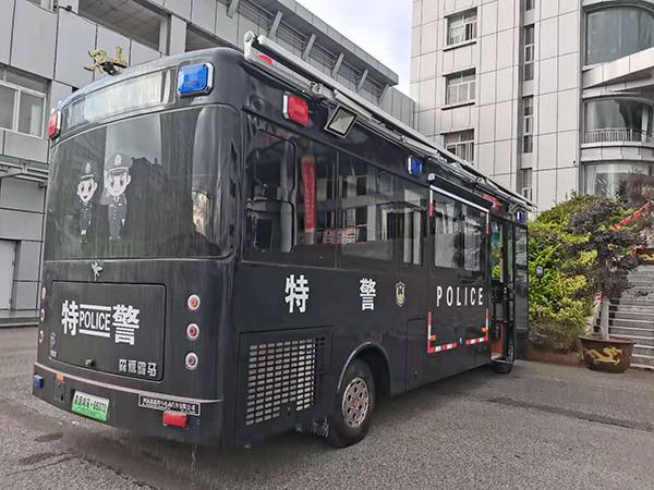 四川涼山8米移動警務(wù)平臺上崗執(zhí)勤(圖3)