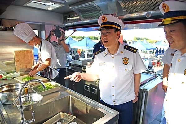 森源鴻馬飲食保障車讓“廚”類拔萃吃出戰(zhàn)斗力(圖8)