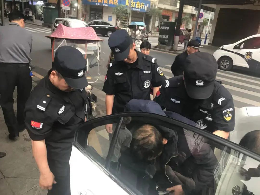 【澧縣】街頭老人突發(fā)疾病，城市快警暖心救助(圖2)