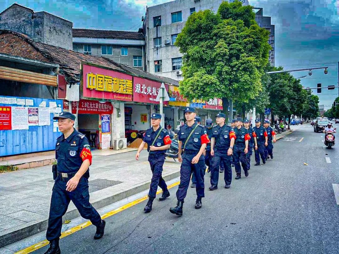 軍警聯(lián)勤武裝巡邏 為建黨100周年保駕護(hù)航(圖4)