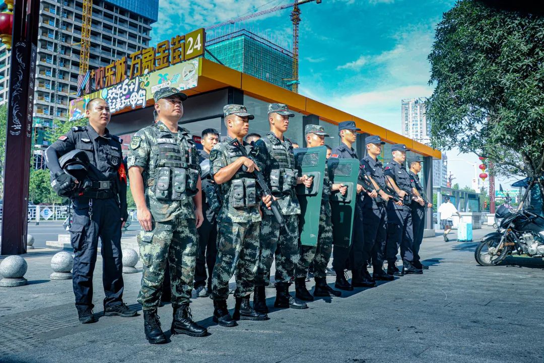 軍警聯(lián)勤武裝巡邏 為建黨100周年保駕護(hù)航(圖2)