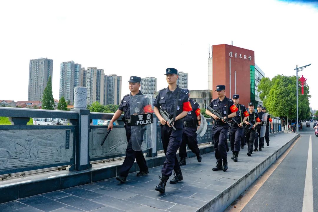 軍警聯(lián)勤武裝巡邏 為建黨100周年保駕護(hù)航(圖6)