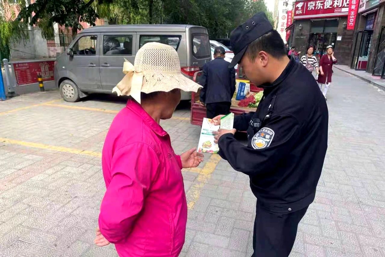 城中公安分局組織開展食品安全宣傳活動(圖3)