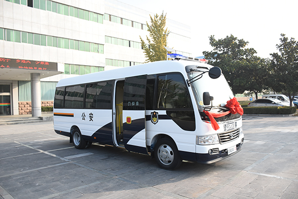 四川普格縣采購多功能運兵車(圖3)