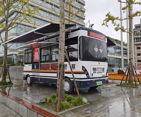 陜西安康移動警務(wù)室上崗執(zhí)勤(圖3)