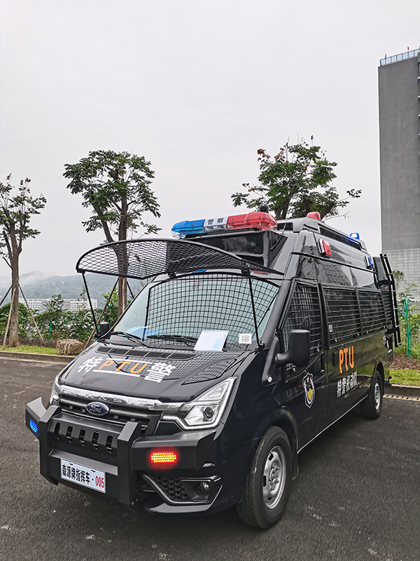 機(jī)動(dòng)防控、以快制快||四川蒼溪縣防暴巡邏車上崗(圖1)