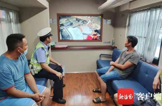 萬寧交警打造“移動警示教育室”開設交通安全宣傳“一線新陣地”(圖1)