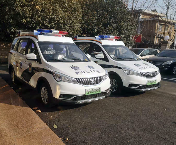 安徽鳳臺縣電動巡邏車上崗執(zhí)勤(圖1)