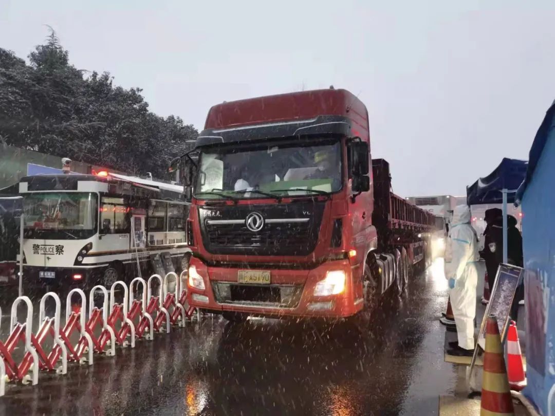 頂風(fēng)雪，戰(zhàn)嚴(yán)寒，洛陽(yáng)警察戰(zhàn)斗力滿格！(圖3)