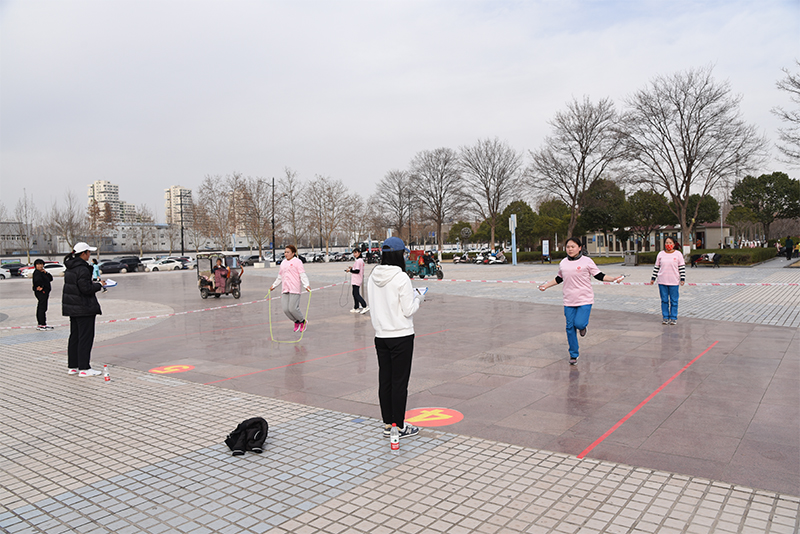 繩彩飛揚 跳動健康——森源鴻馬參加經(jīng)開區(qū)慶“三八”女職工跳繩比賽(圖3)