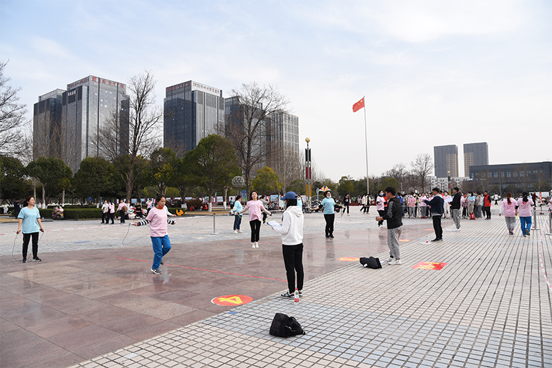 繩彩飛揚 跳動健康——森源鴻馬參加經(jīng)開區(qū)慶“三八”女職工跳繩比賽(圖4)