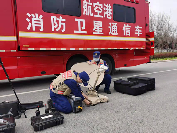 鄭州航空港組織開展防汛救災(zāi)應(yīng)急通信實(shí)戰(zhàn)拉動演練—衛(wèi)星通信車擔(dān)綱重任(圖2)