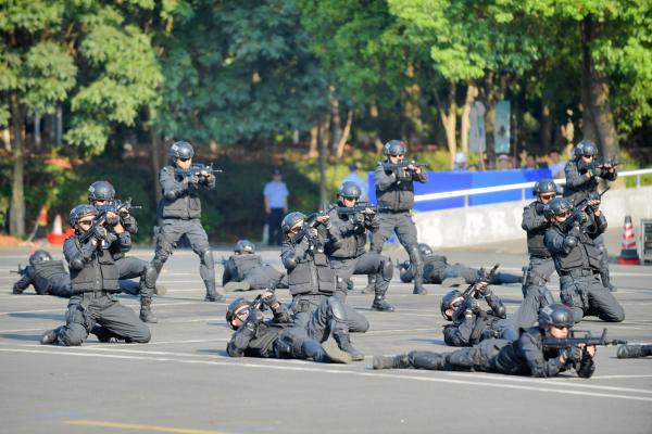 湘潭市“喜迎二十大 忠誠保平安”實兵演練暨誓師大會舉行(圖3)