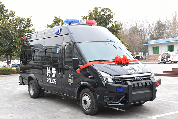 森源鴻馬警用運(yùn)兵車發(fā)往河北(圖2)