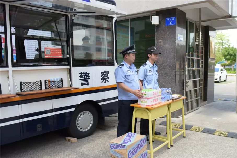 森源鴻馬移動警務(wù)車進(jìn)校園 為師生提供更全面的服務(wù)(圖1)