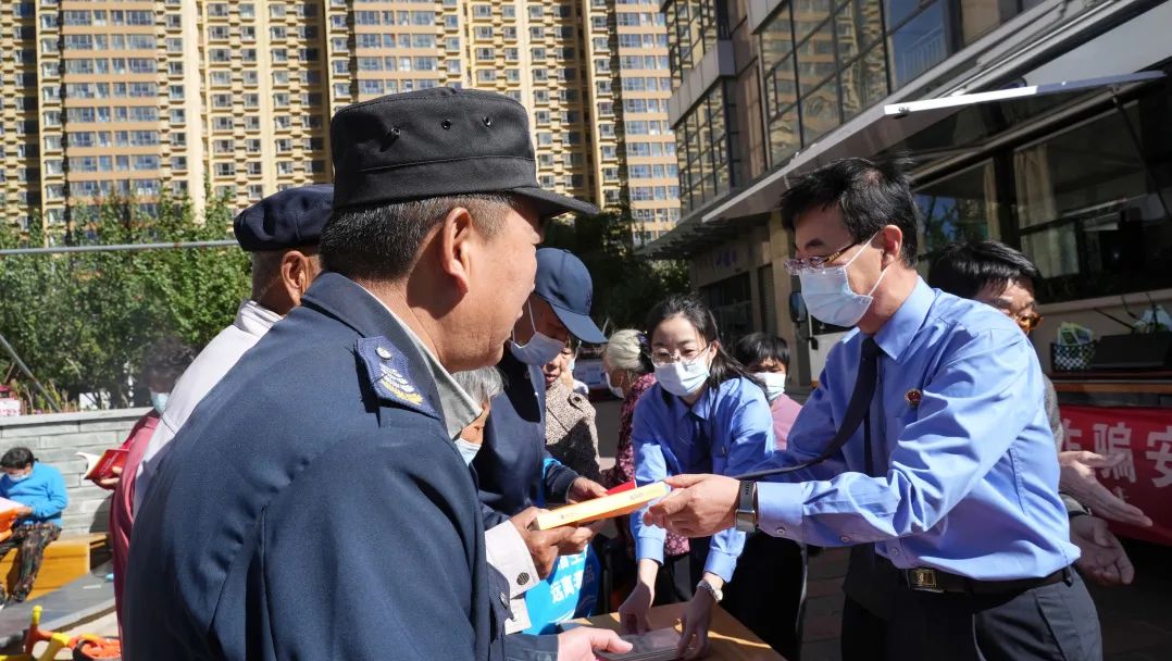 森源鴻馬檢察直通車助力檢察送法進(jìn)社區(qū)(圖1)