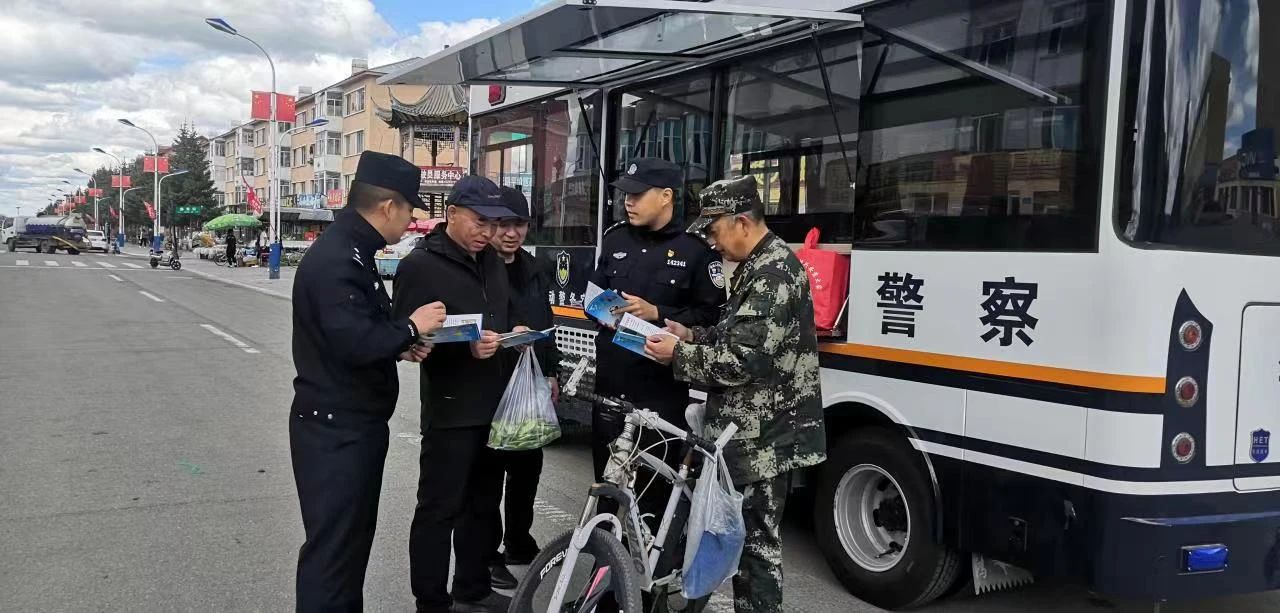 移動警務(wù)室助力圖強(qiáng)分局禁毒大隊開展“6.3”虎門銷煙紀(jì)念日宣傳活動(圖1)