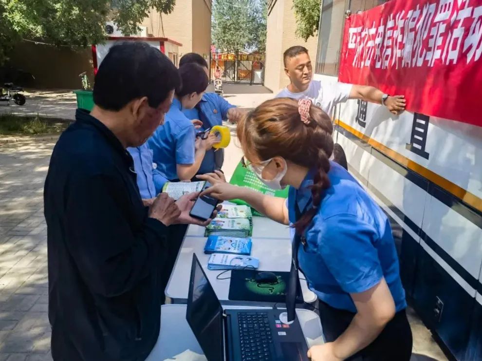 檢察直通車(chē)助力反詐宣傳進(jìn)社區(qū) 筑牢全民安全防線(xiàn)(圖1)