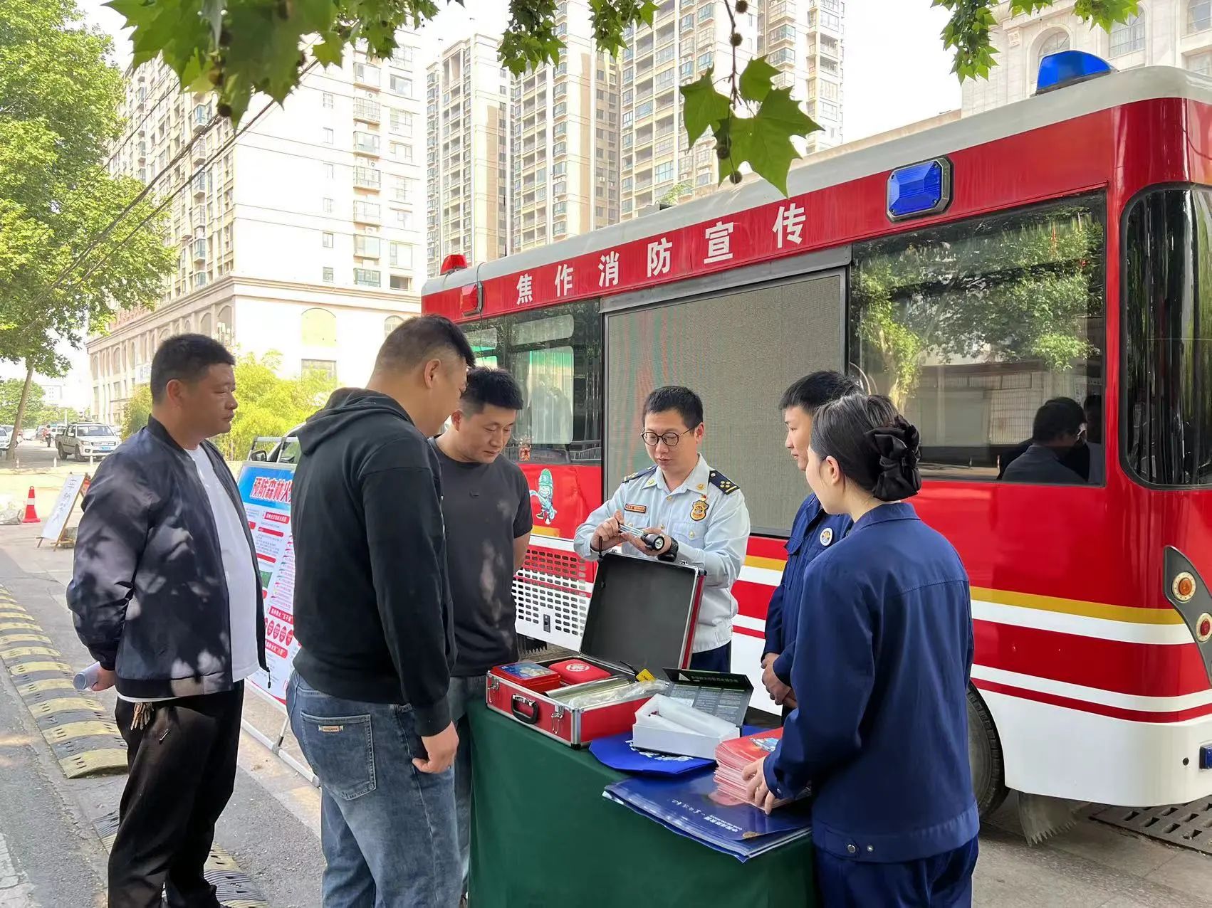 贊！消防宣傳車，傳授防火知識(shí)更便民(圖1)