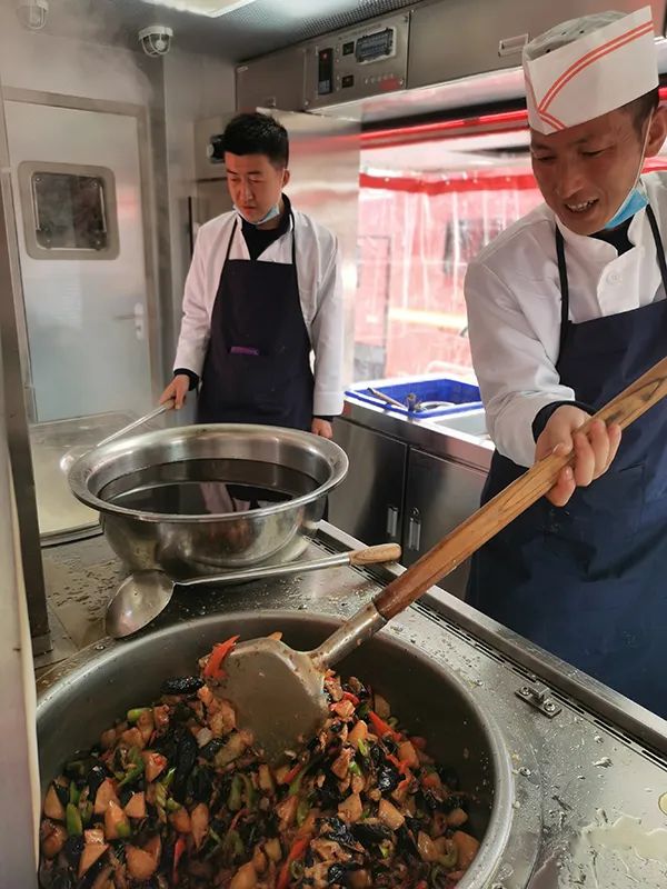 飲食保障到位持續(xù)催生戰(zhàn)斗力||森源鴻馬飲食保障車(圖6)